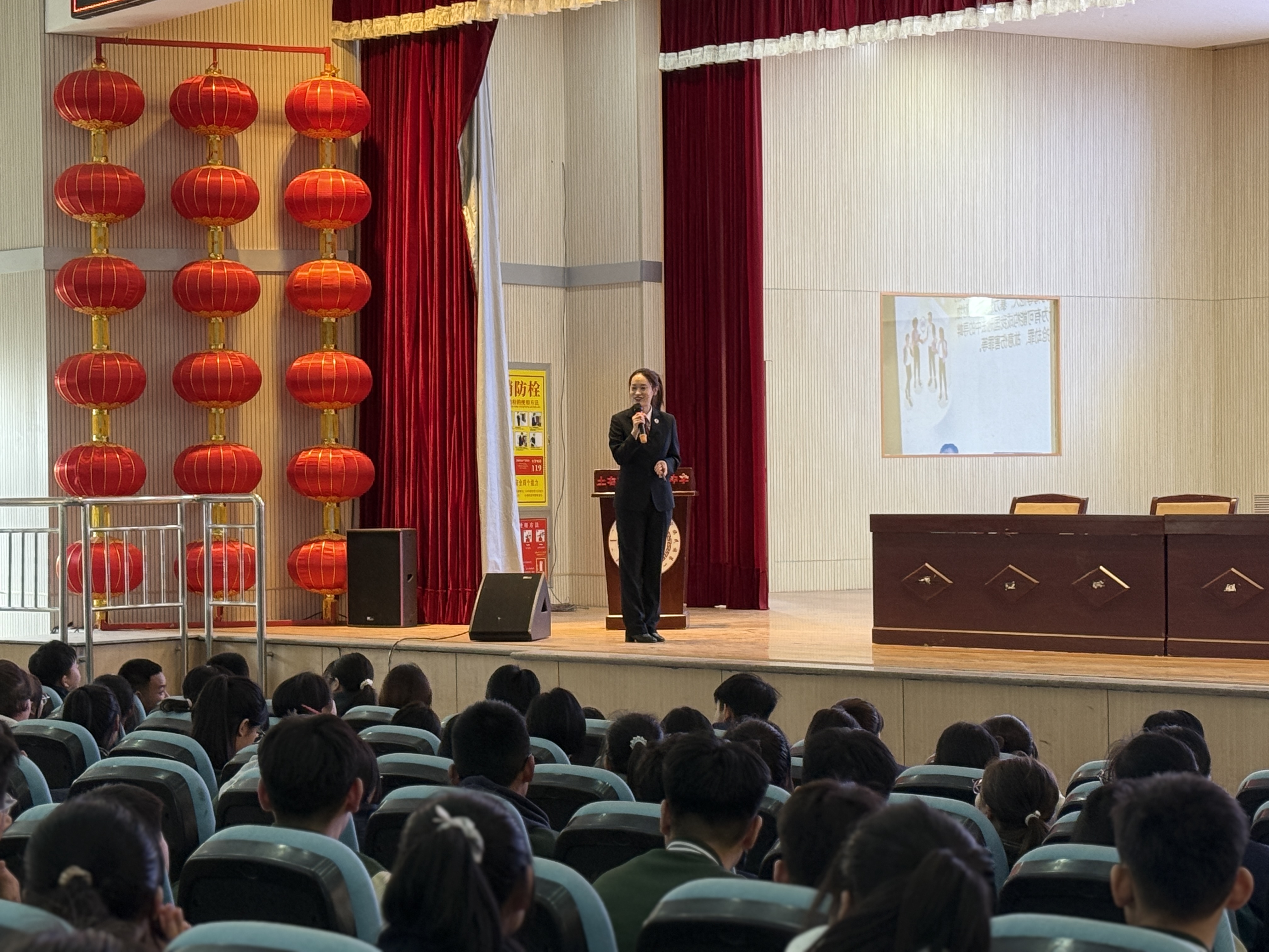 �커��ѿ������δ��|���λ���δ���ؾ��� �����ա��ġ����³̡���������������Ժ�߽�����һ�н��ڿ�ѧ��һ��